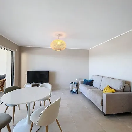 شقة Avec Vue Panoramique Sur La كالفي