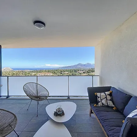 Avec Vue Panoramique Sur La *